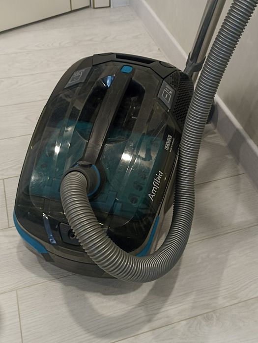 Продается пылесос в отличном состоянии