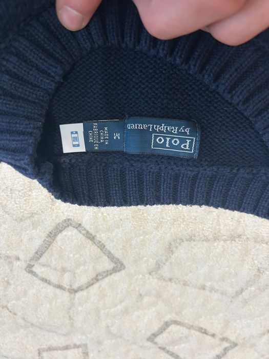 Продавам употребяван пуловер на Polo Ralph Lauren в перфектно състояние.