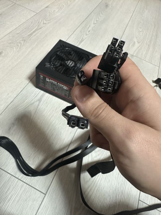 Захранване на настолен компютър