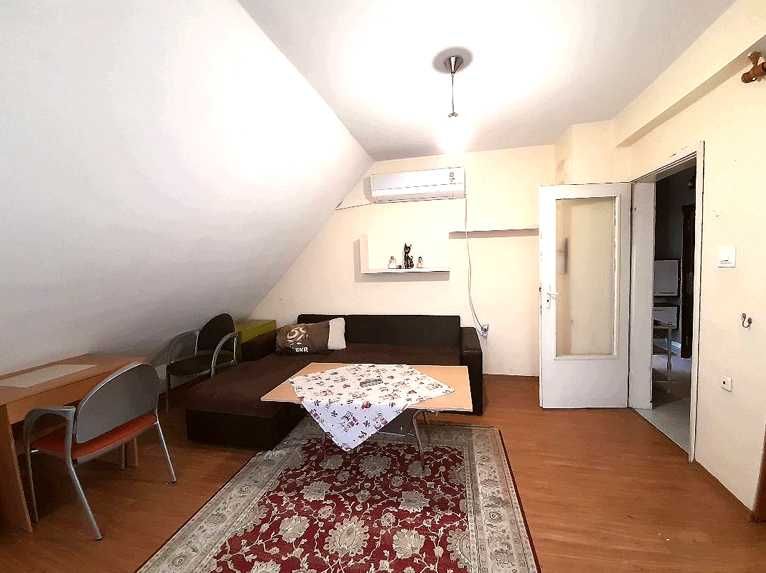 Дава се под наем Двустаен апартамент в Бургас, Възраждане - 55 кв.м за 153 € - Снимка #1