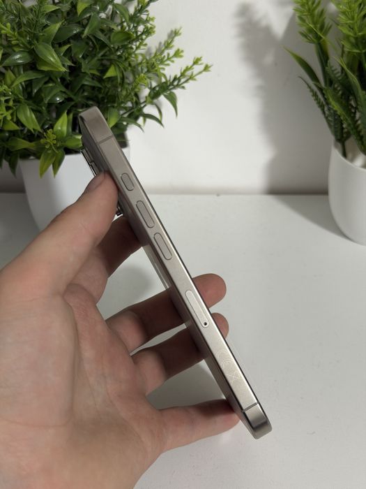 Iphone 16 pro pentru piese , display , carcasa