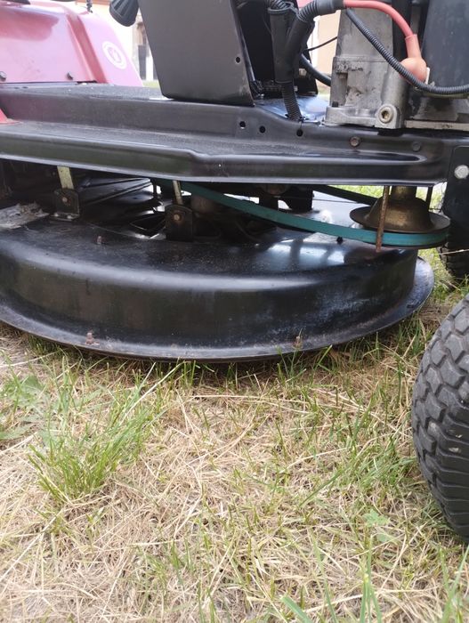 Tractoras tuns iarba MTD