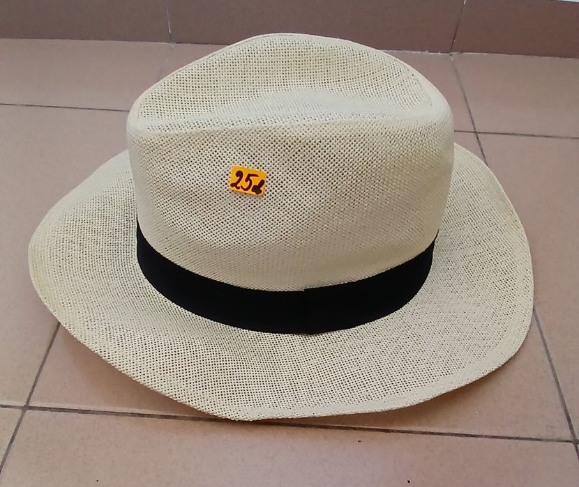 Мъжка джентълменска лятна шапка.