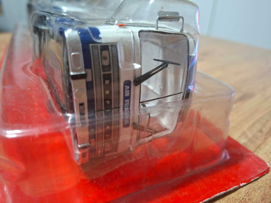 Продавам модели автобуси и камиони