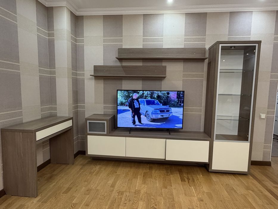 Продается современная стенка (горка) для гостиной