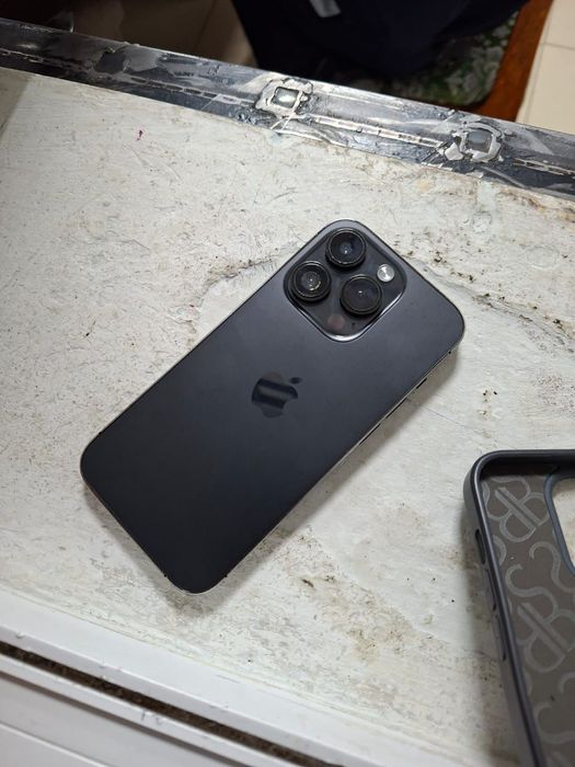 iPhone 14 Pro...