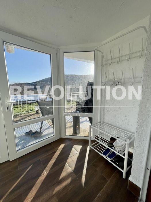 Дава се под наем Къща в к.к. Златни пясъци - 180 кв.м за 1018.98 € - Снимка #12