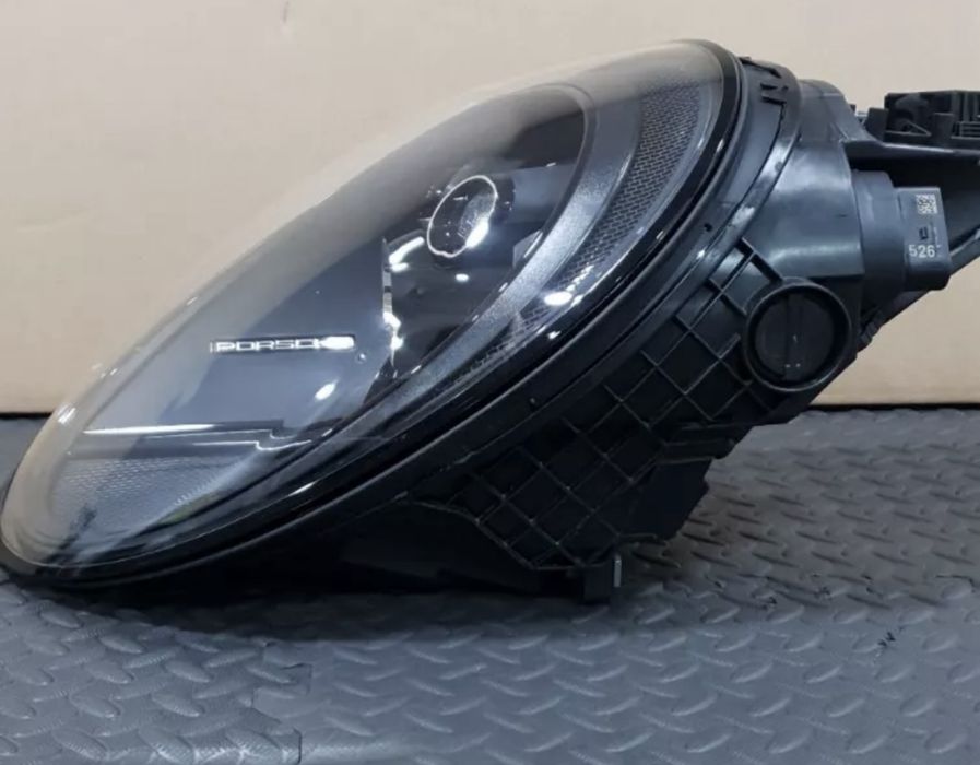 Порше 911 992 GTS Matrix фар ляв