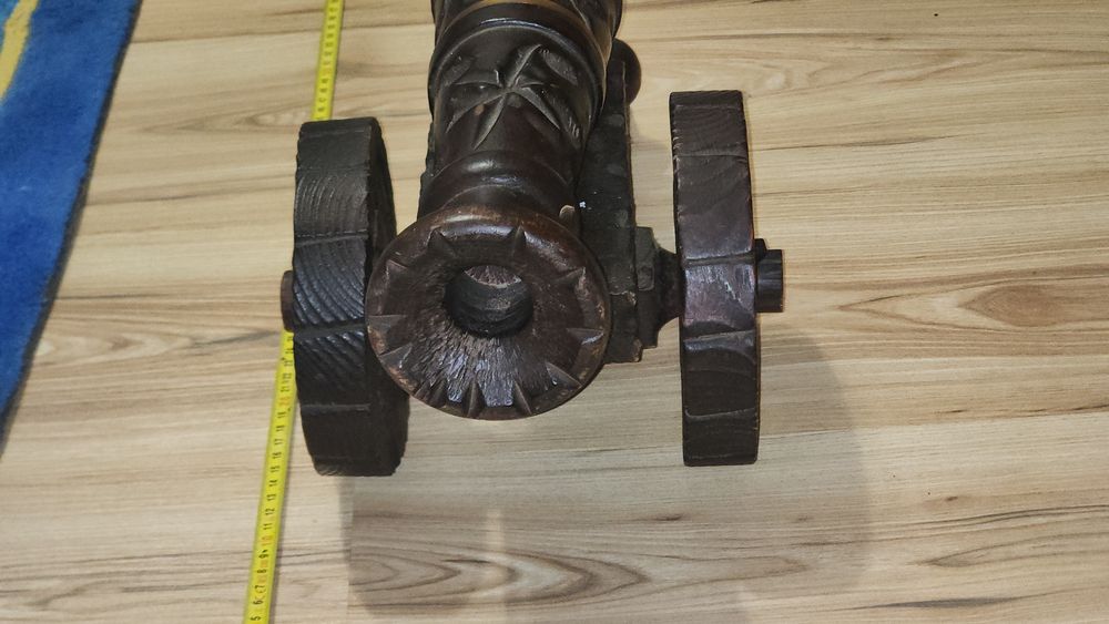 Figurina Tun din lemn sculptat