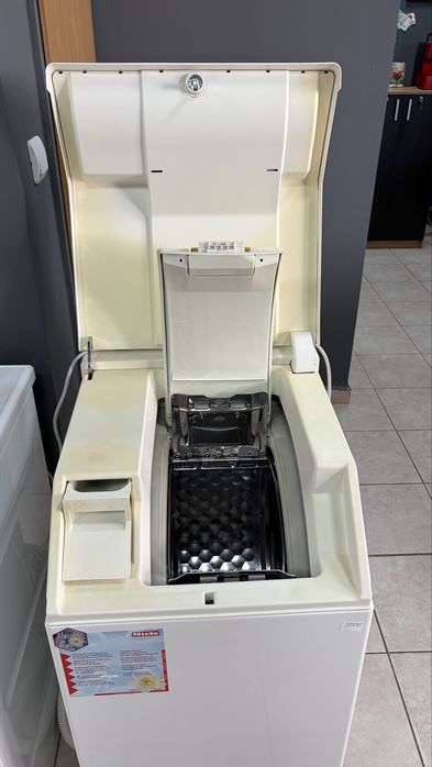 Miele Softtronic W 168 F пералня с горно отваряне капацитет до 6 кг/24 мес гаранция