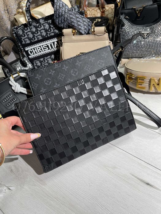 Borseta de mana - Louis Vuitton Pouch