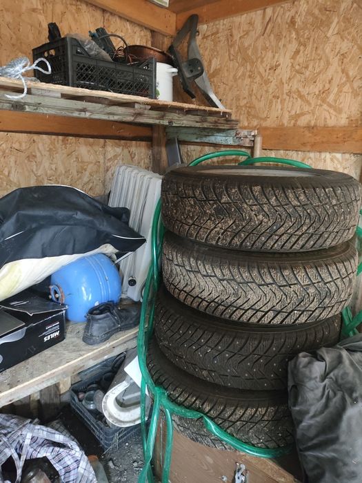 Продам комплект зимних шин на дисках