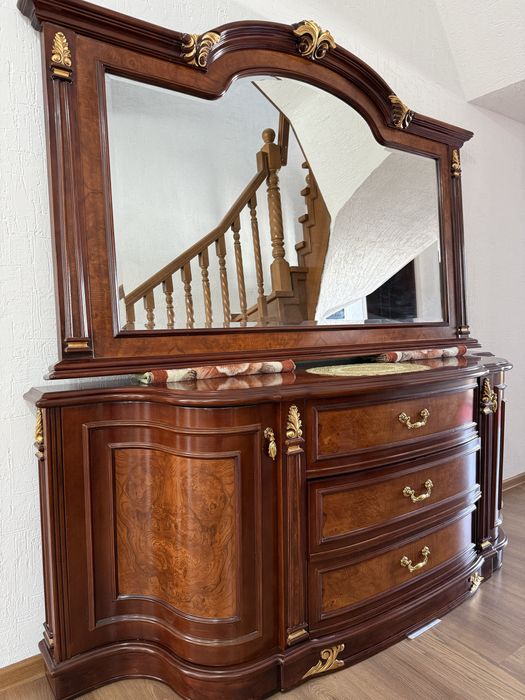 Комод с зеркалом