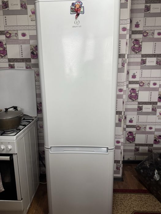 Холодильник INDESIT