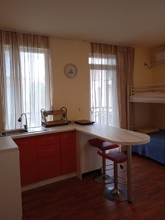 Просторно студио централната част на Поморие