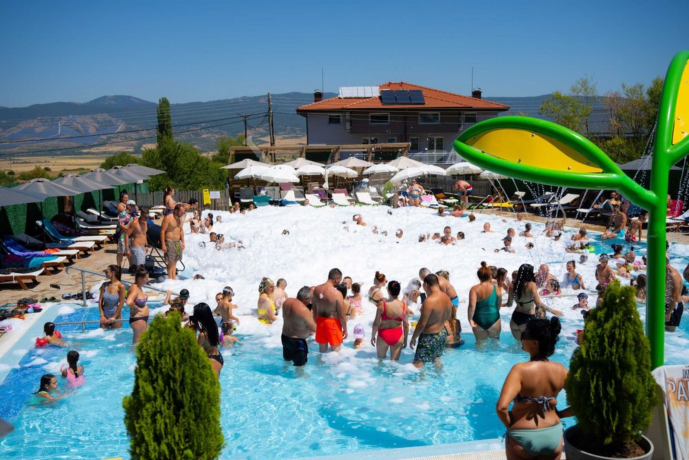 Аквапарк, Сапарева баня