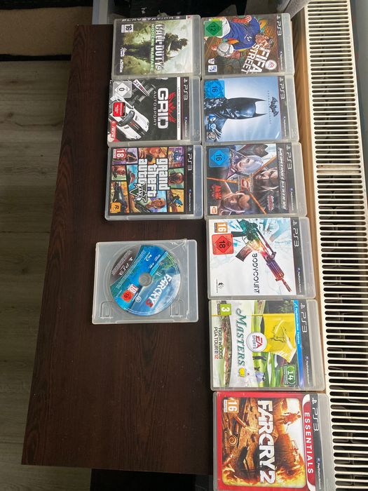 Ps3 със игри и всички кабели
