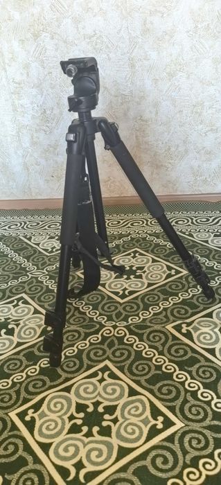 Продам Штатив профессиональный.