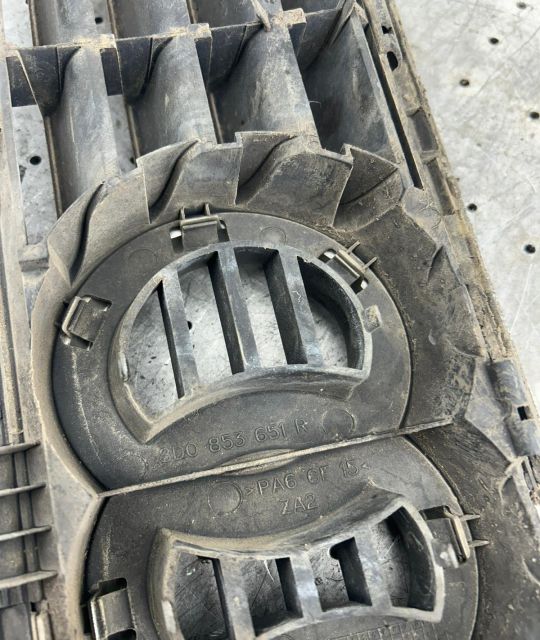 Grila radiator 8D0853651R 8D0853651R Audi A4 B5