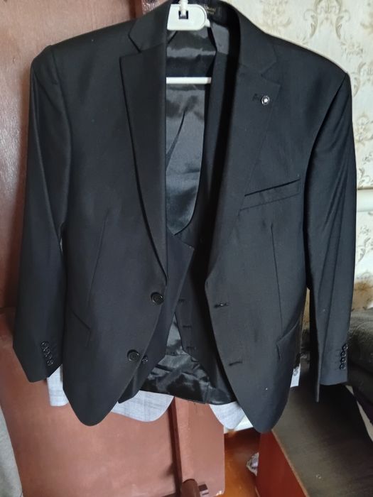 Продам костюм мужской