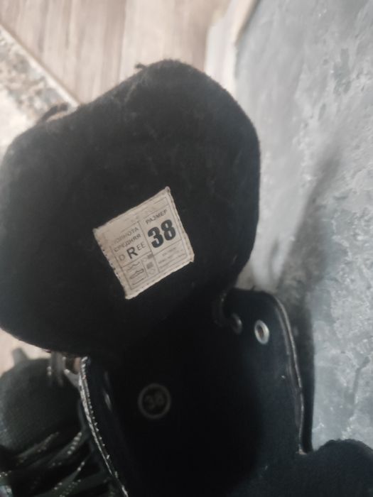 Продам коньки 38 размер
