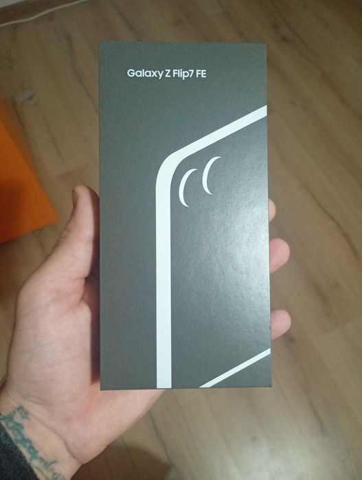 Samsung Galaxy Z Filip7 FE 8GB Rm 128GB Black