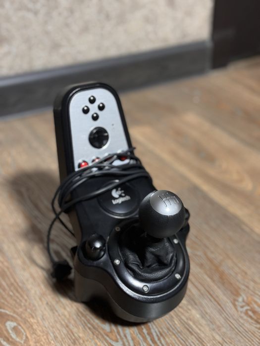 Logitech g27 Б/У в отличном состояний