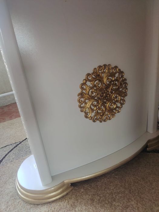 Продам стол в гостиную