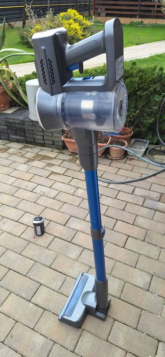 Aspirator vertical cu baterie Auronic 220W filtru Hepa, iluminare led, tub telescopic