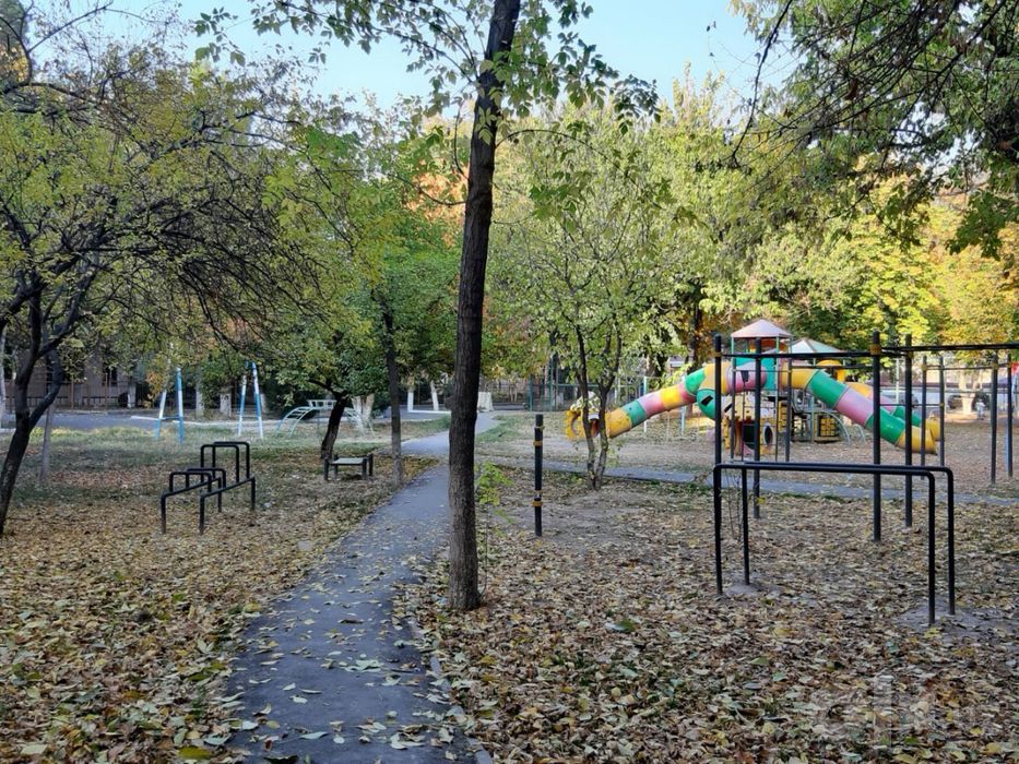 Улица Юнуса Раджаби продам  1 этаж 2/3 комната