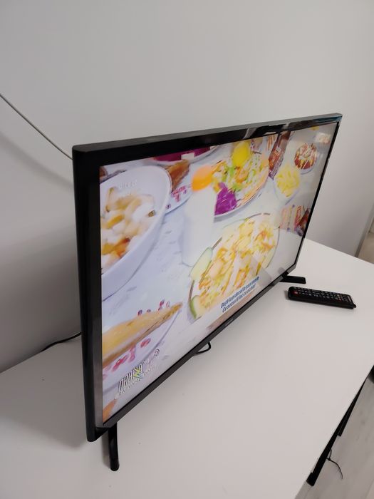 Vind TV samsung diagonala 80 cm pret 400 lei.