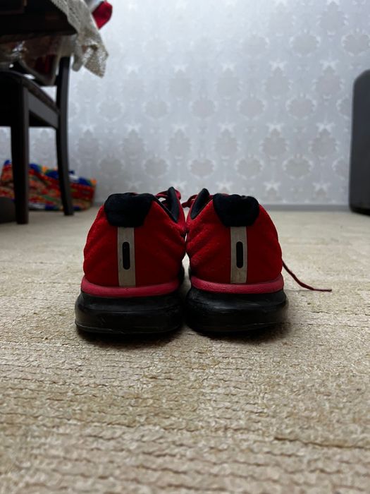 Кроссовки бутсы