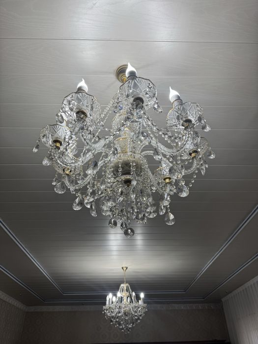 Люстра разные, цены тоже разные