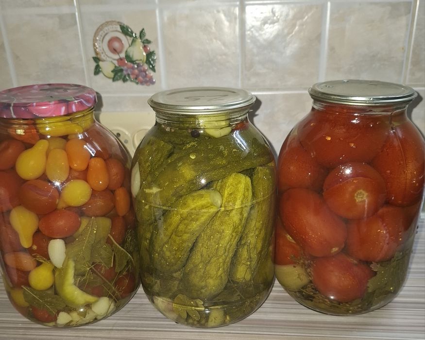 Маринады :Огурцы , помидоры .