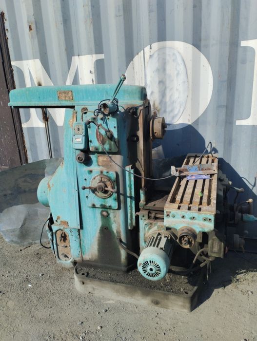 Станки фрезерный и сверлильные