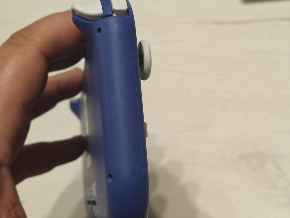 Отлична Nintendo Switch Lite+128 GB SD Card+игри