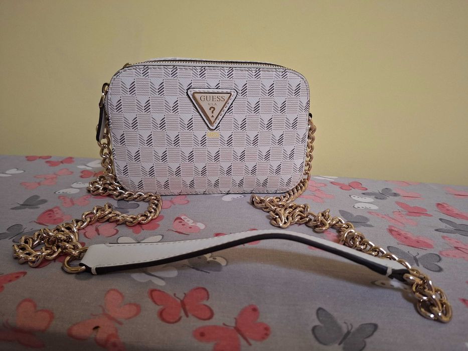 Дамска чанта Guess