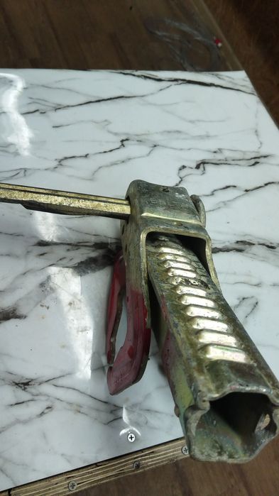 Замок клиновой универсальный