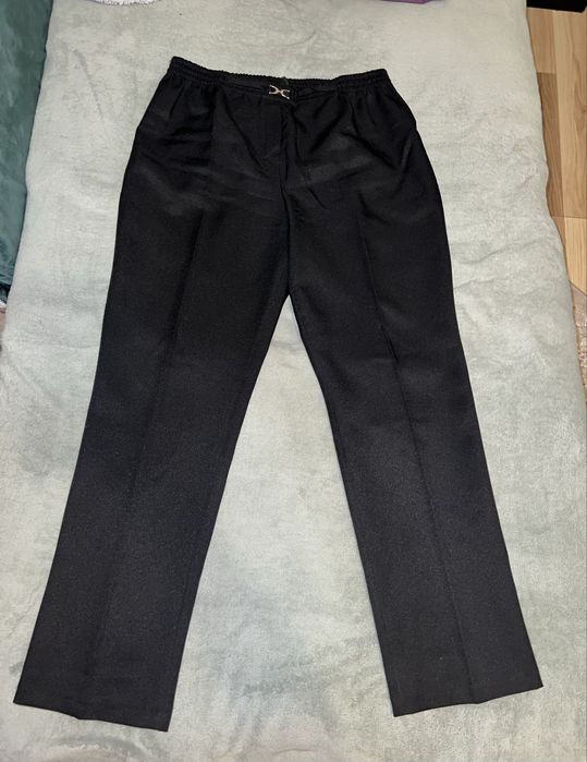 Pantaloni de stofǎ