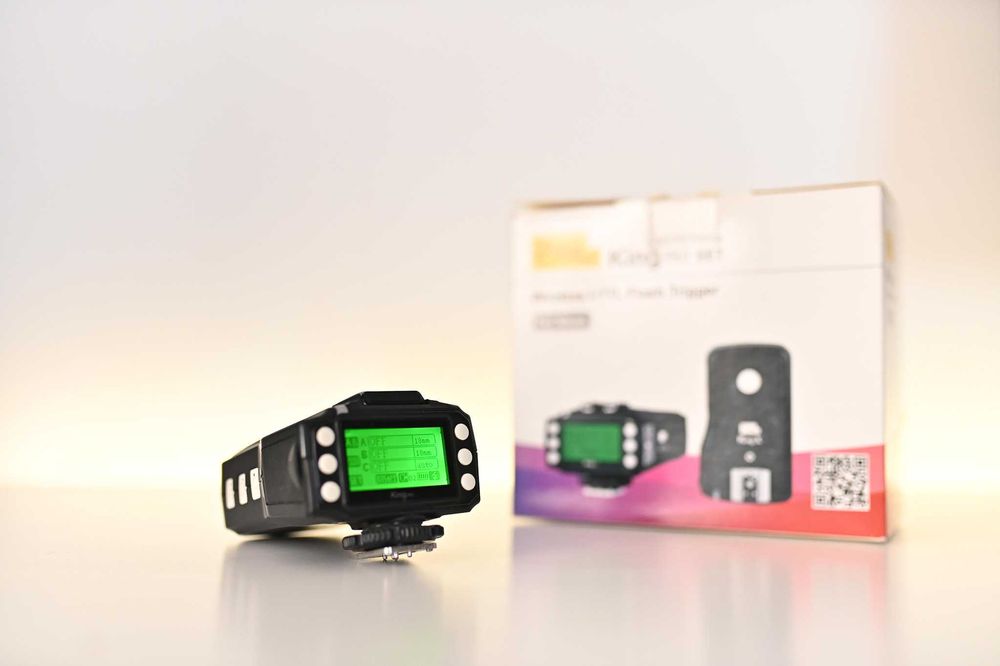 Blit Nikon Pixel X900N TTL + 2 acumulatori + Trigger King Pro + Stativ