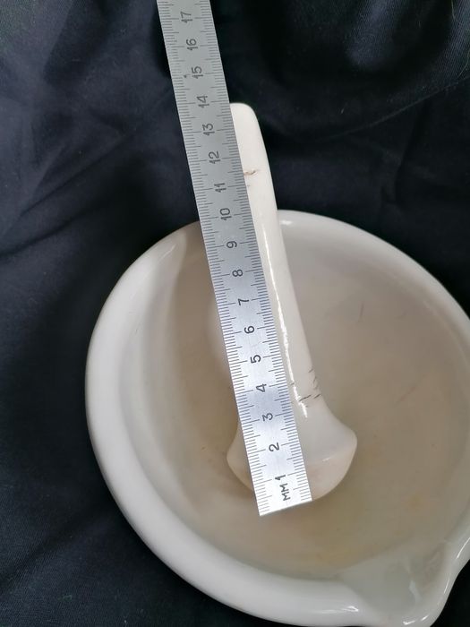 Аптекарски порцеланов хаван