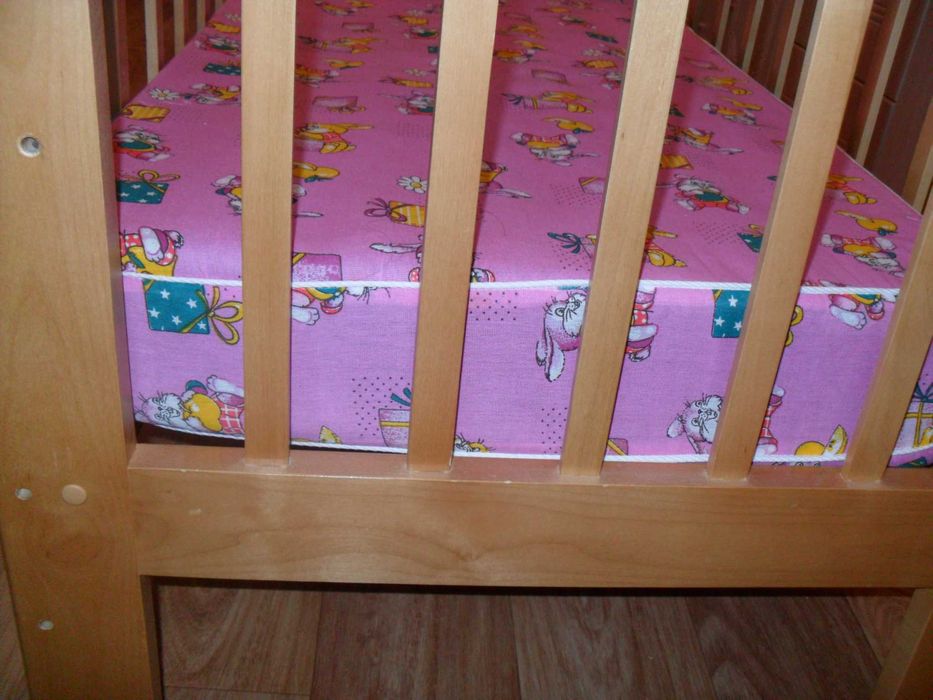 Детская кроватка с матрасом