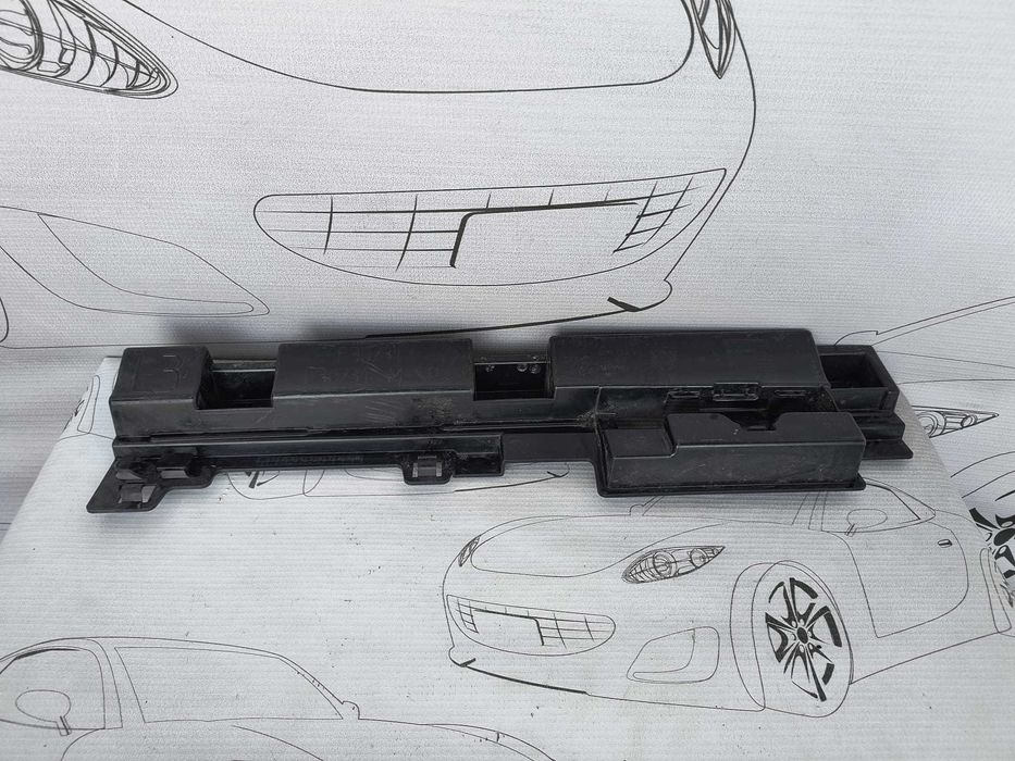 Suport Ghidaj Prag Lateral Stanga BMW Seria 3 F30 F31 Pachet M 2011–2019 Cod OEM 51777256917 (5C2)