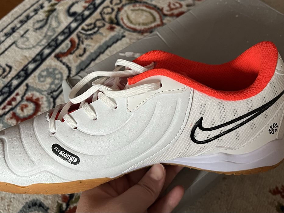 Фудзалка Nike белый 40р маломерка