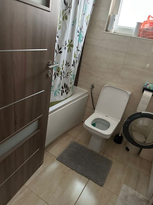 Inchiriez apartament 3 camere