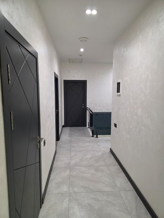 Продается готовый офис. Площадь 830 квадратных метров.