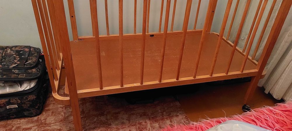 Кроватка детская, деревянная