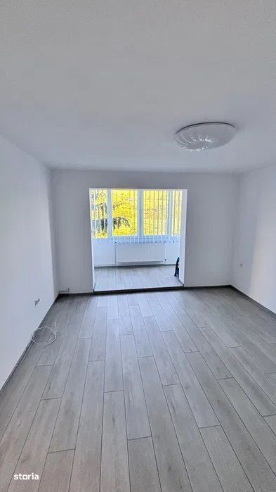 Dambu Pietros - Vanzare apartament 3 camere - Str. Godeanu