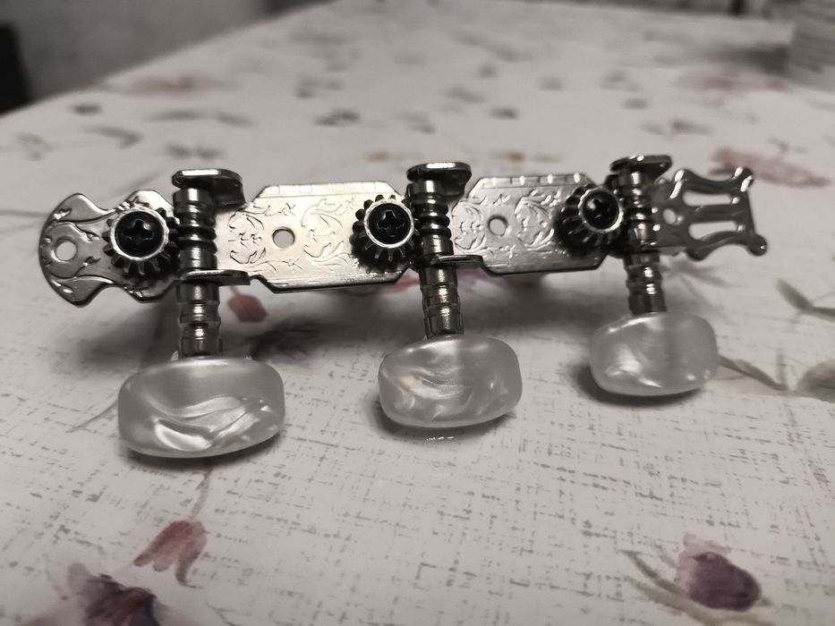 Классикалық гитараға арналған құлақтар (колки). 2 комплект бар. Металл