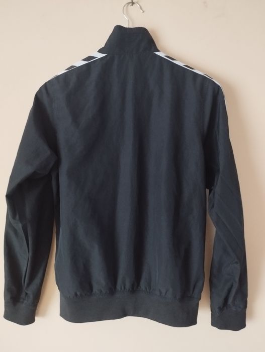 Geacă sport Hummel de culoare neagră-mărimea M